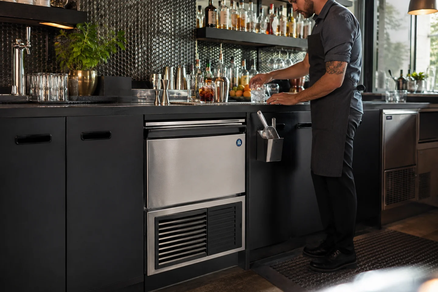 Bar ice machine and glassware
